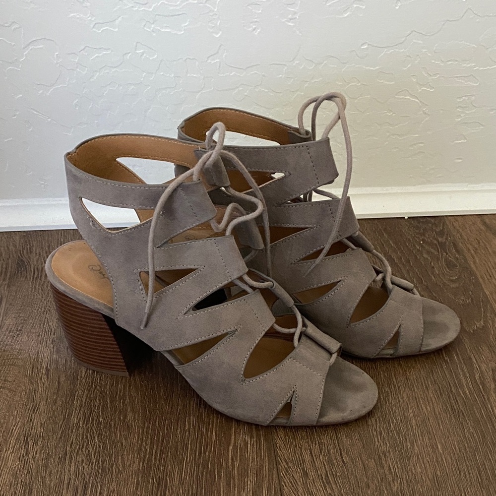 🩶Qupid Taupe Cutout Heeled Sandals - Size 9